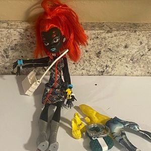 Monster high doll. This is wydowna a monster high doll.